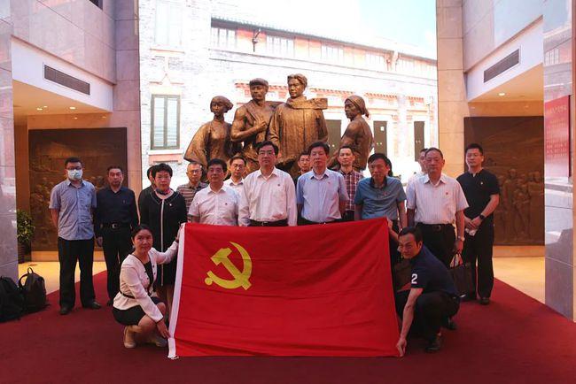 时尚男孩救援