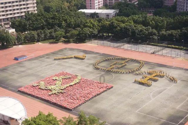 半岛两会特刊获点赞！《出彩2024——聚焦青岛市两会半岛全媒体特刊》送到代表和委员身边
