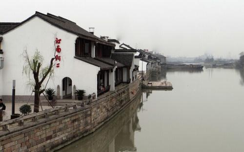 名家汇:预计2023年度净利润亏损2.5亿元~3.2亿元
